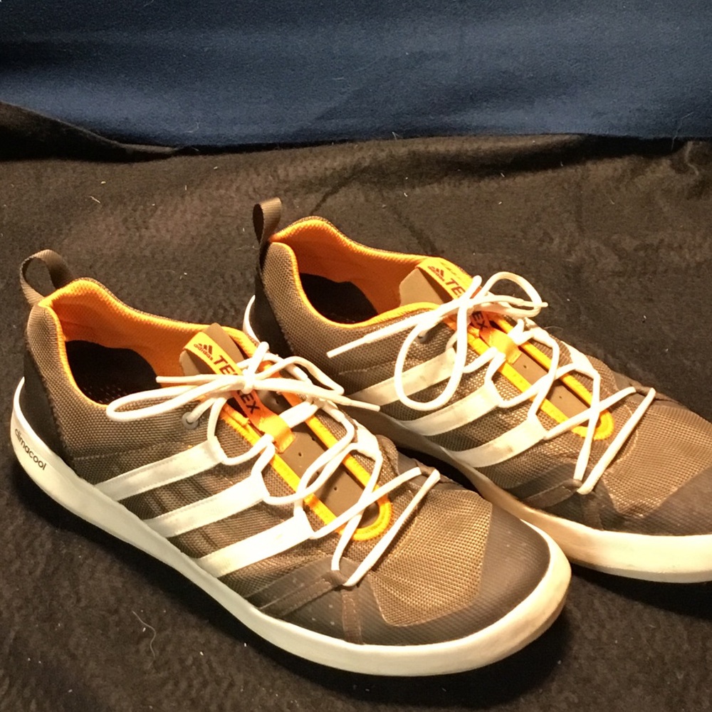 Adidas TERRA watersneakers
Quick dry, drain ports 
Climacool mesh
Men’s 13
